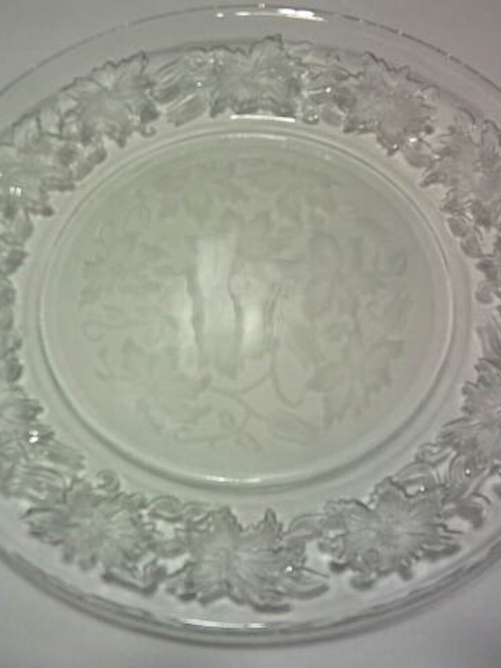 VTG PRINCESS HOUSE FANTASIA DINNER PLATE EMBOSSED POINESETTIA FROSTED CENTER 🎁